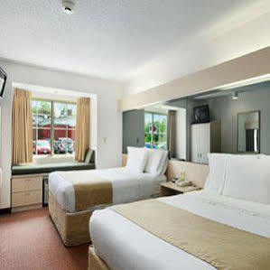 Microtel Inn & Suites By Wyndham Seneca Falls Bagian luar foto